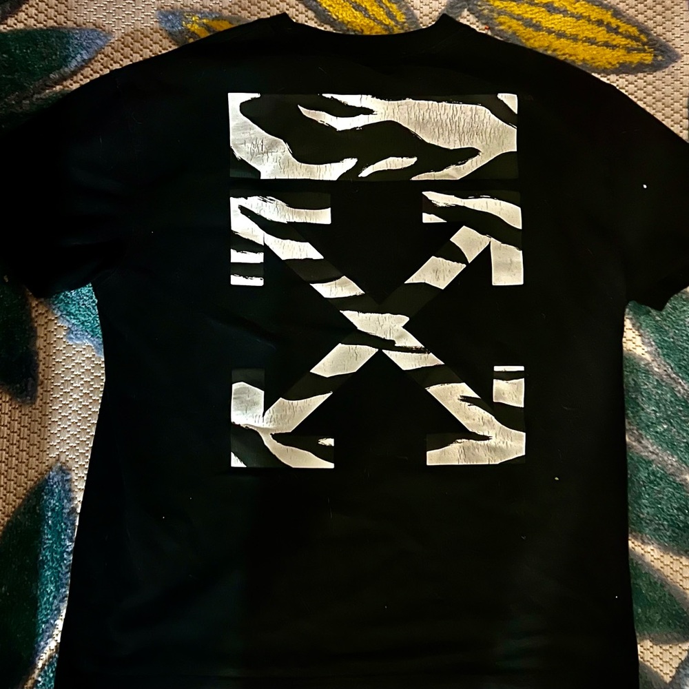 AUTHENTIC OFF WHITE T SHORT. 100 cotton